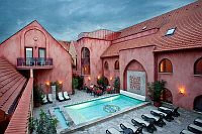 Fabulous Hotel Shiraz awaits its guests with wellness packages in Egerszalók, Hungary. inside wellness courtyard - Hotel Shiraz Egerszalok - Wellness and Conference Hotel Shiraz Egerszalok, Hungary