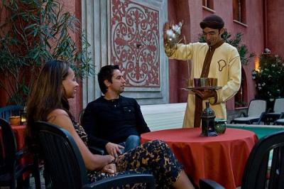 Relax in Egerszalok in Fabulous Shiraz Hotel and enjoy the spectacular way of serving drinks in the hotel's Dubai Gardan - Hotel Shiraz Egerszalok - Wellness and Conference Hotel Shiraz Egerszalok, Hungary