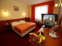 Hotel Korona - affordable hotel room in the centre of Eger