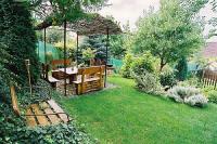 English garden of Panorama Hotel Eger - cheap accommodation in Eger